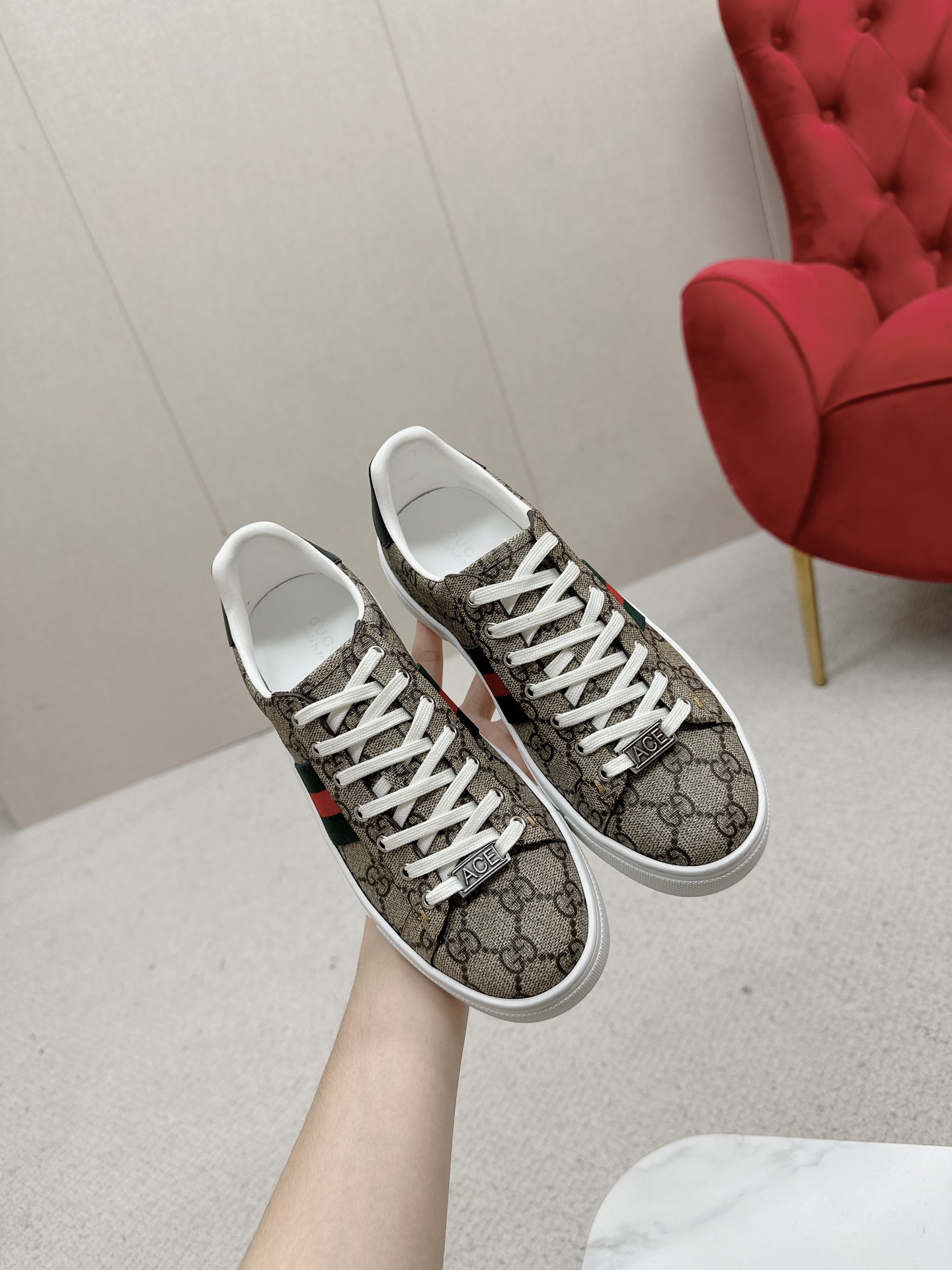 구X GG로고 스니커즈